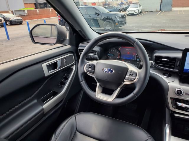 Used 2022 Ford Explorer XLT w/ Equipment Group 202A image 8