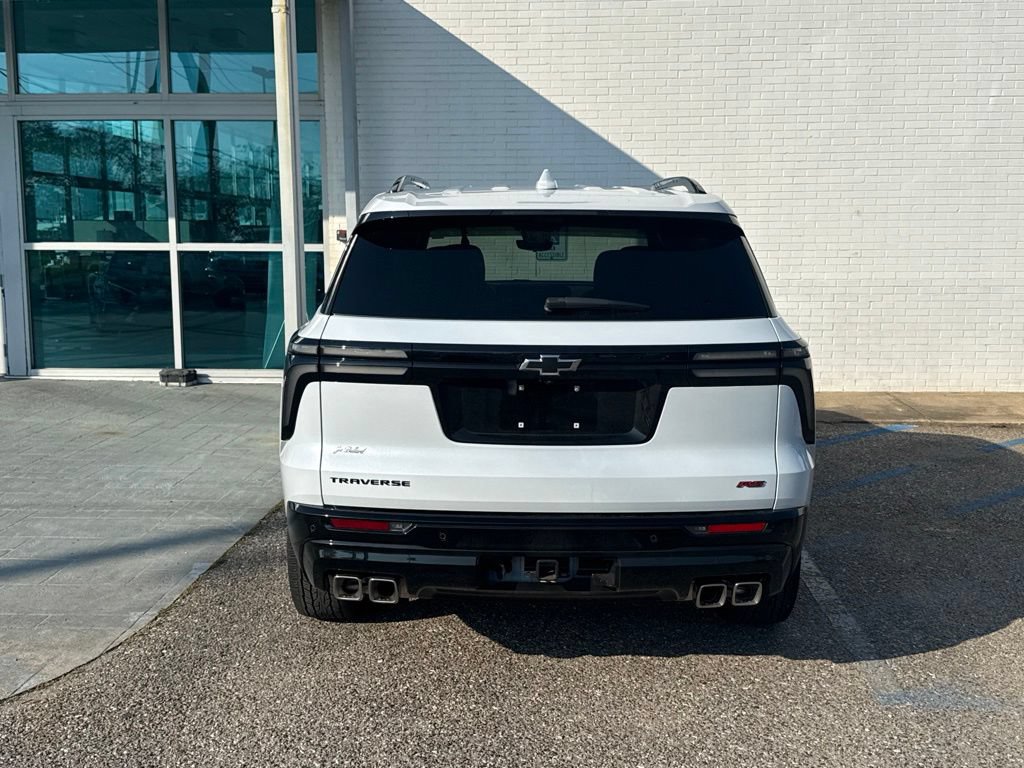 Used 2026 Chevrolet Traverse RS w/ LPO, Floor Liner Package FWD image 5