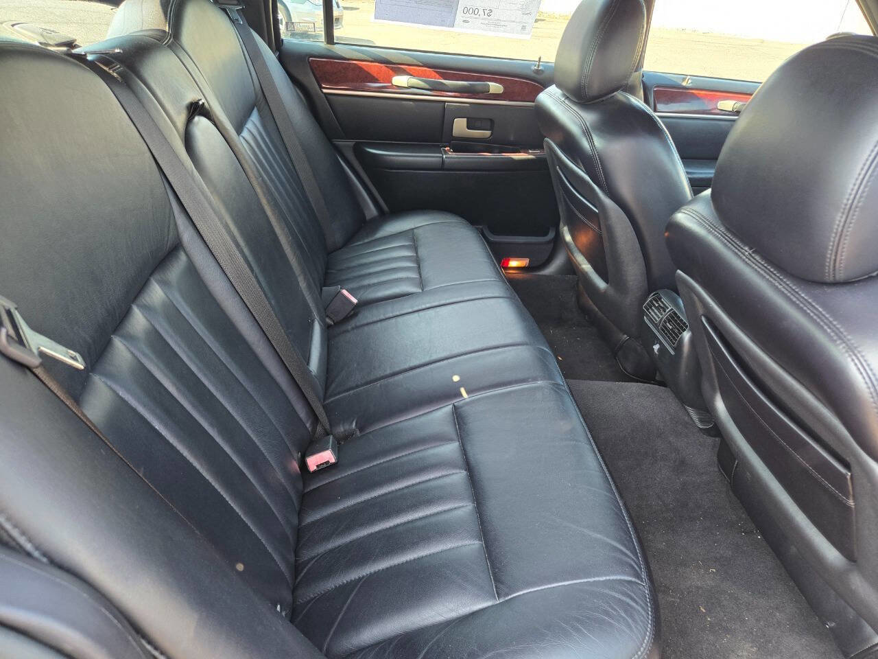 Used 2004 Lincoln Town Car Signature image 18