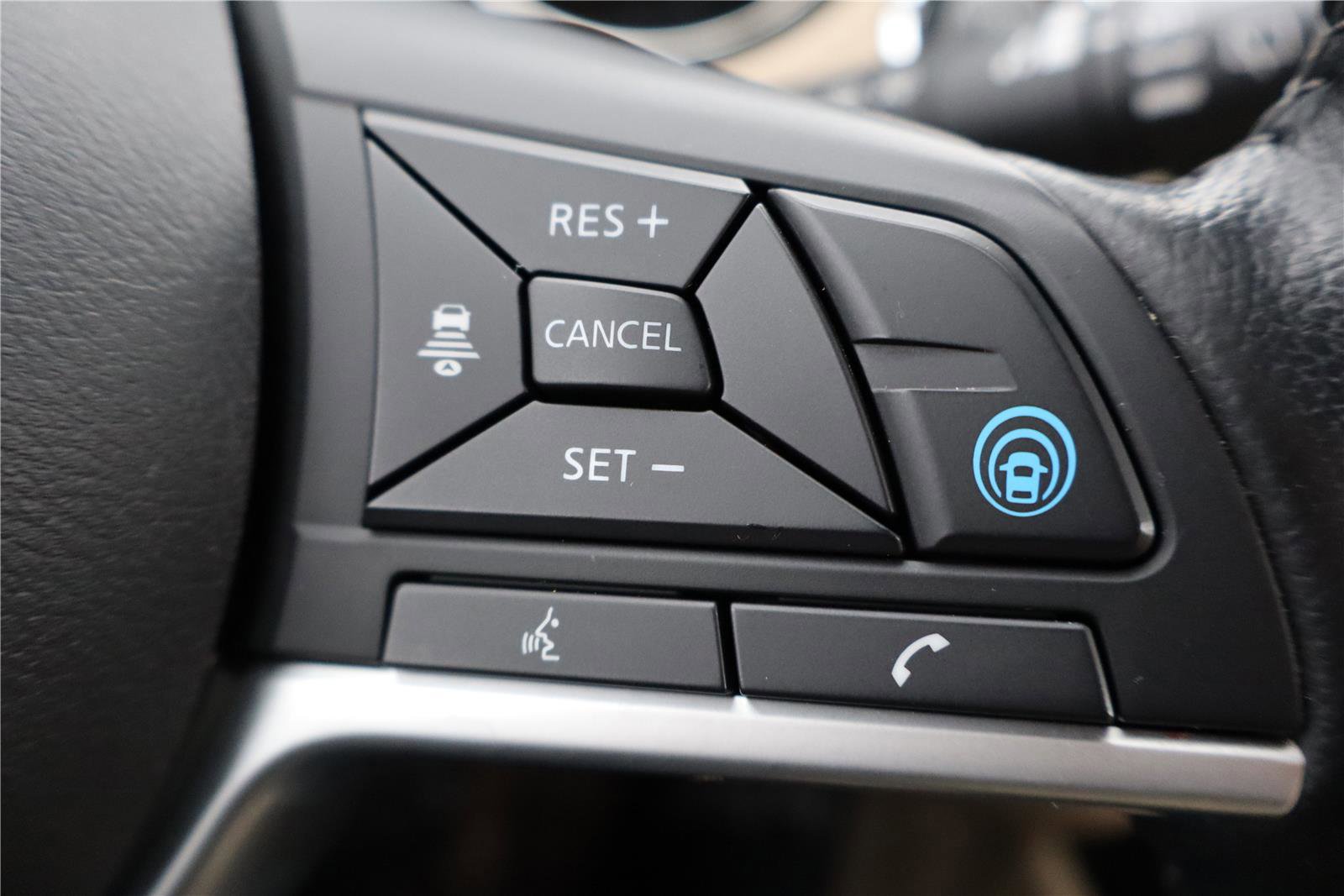 Used 2020 Nissan Rogue SV w/ Premium Package image 19