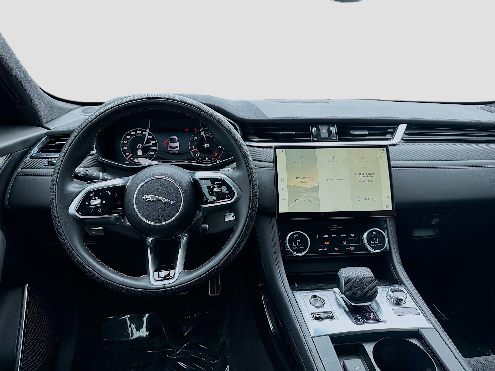 Used 2024 Jaguar F-PACE SVR AWD/4WD image 19