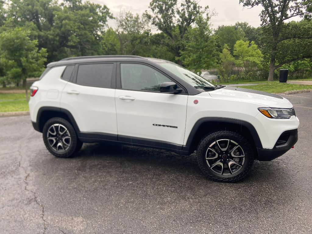 Used 2025 Jeep Compass Trailhawk AWD/4WD image 4