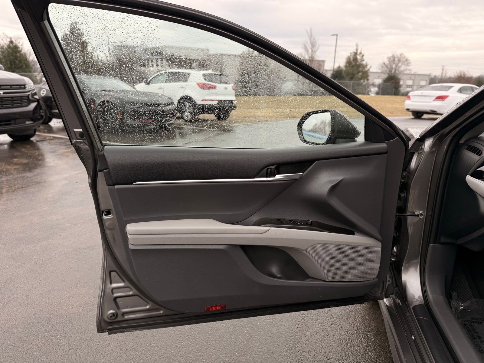 Used 2022 Toyota Camry SE image 12