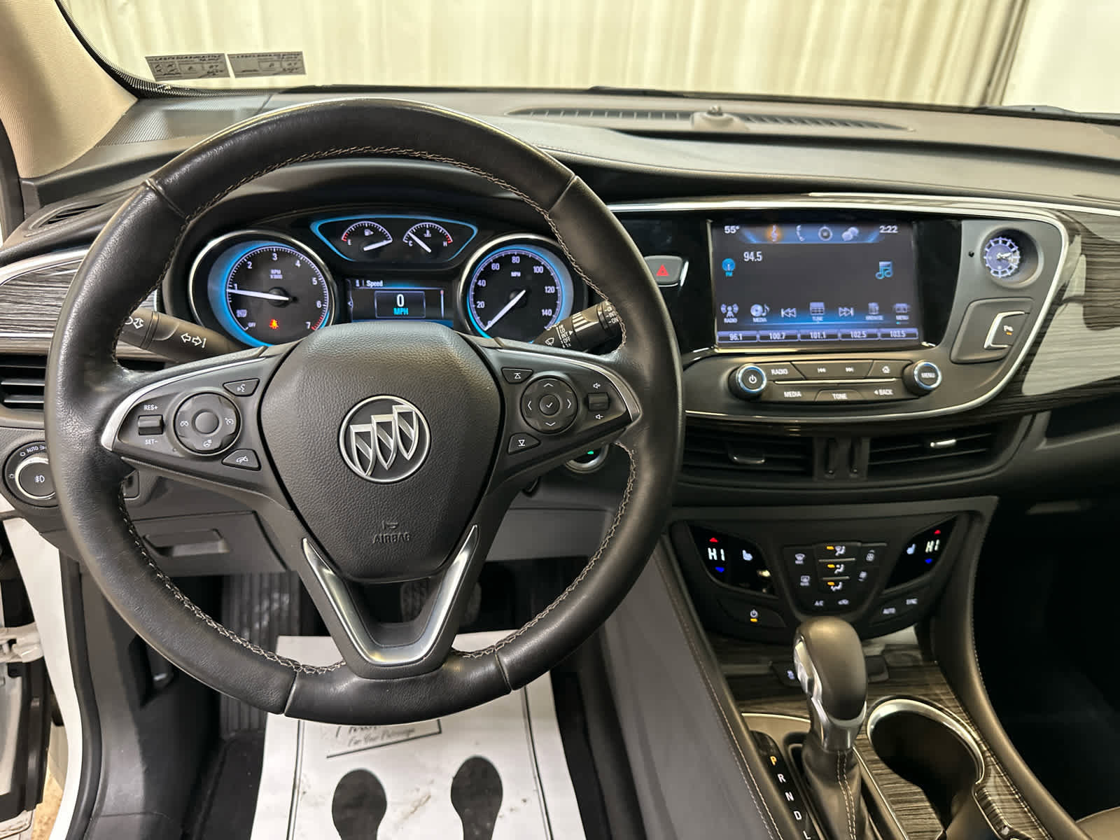 Used 2017 Buick Envision Essence image 3