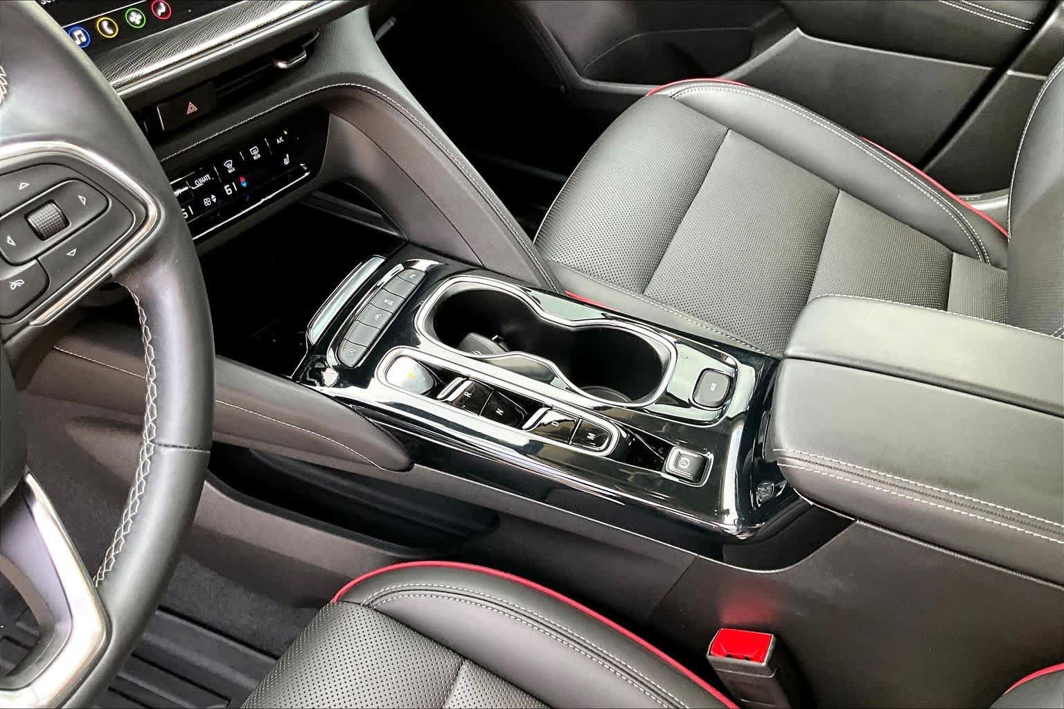 Used 2022 Buick Envision Essence w/ Sport Touring Package FWD image 17
