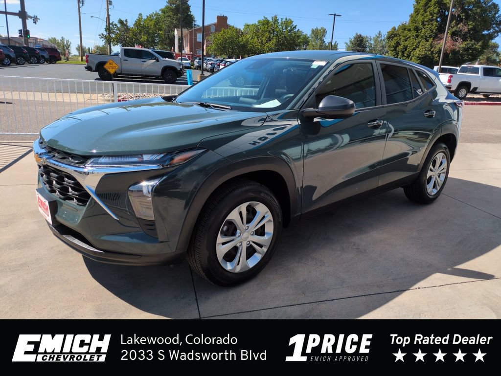 Used 2026 Chevrolet Trax LS FWD image 1