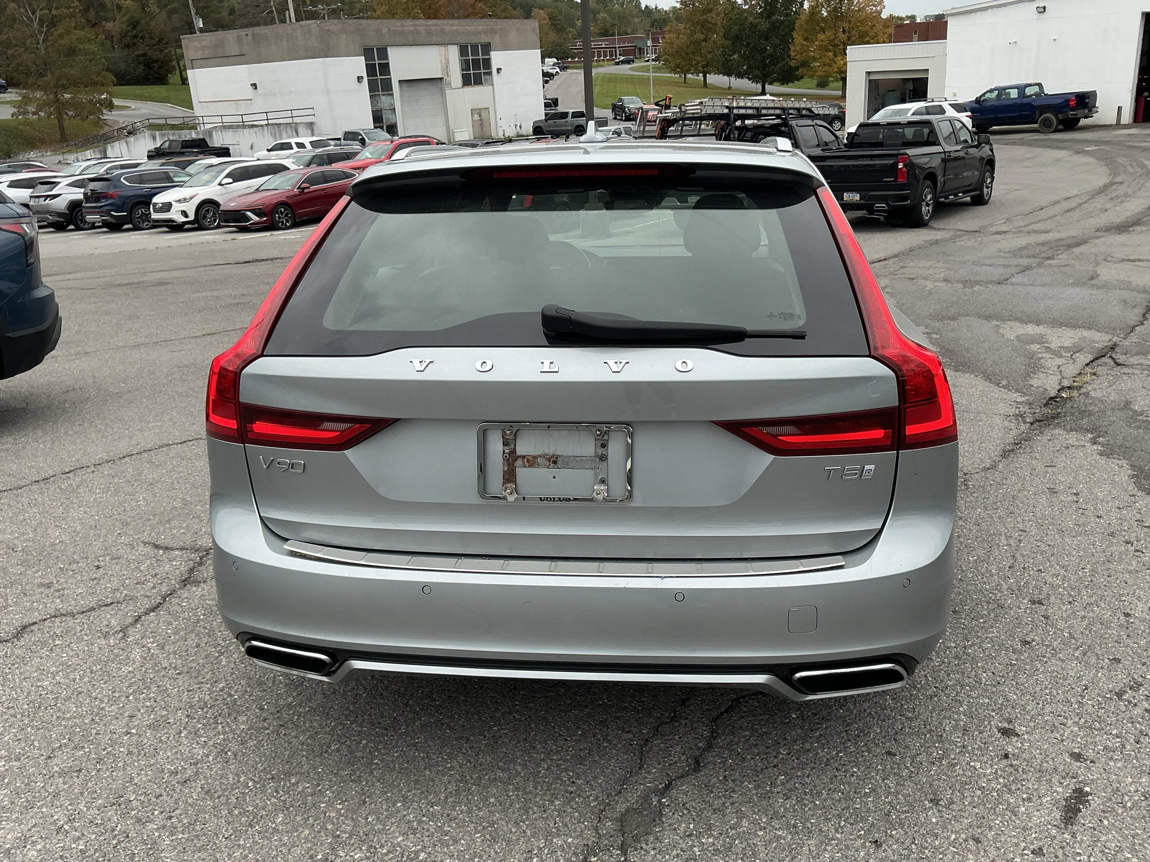 Used 2019 Volvo V90 T5 R-Design w/ Advanced Package image 4