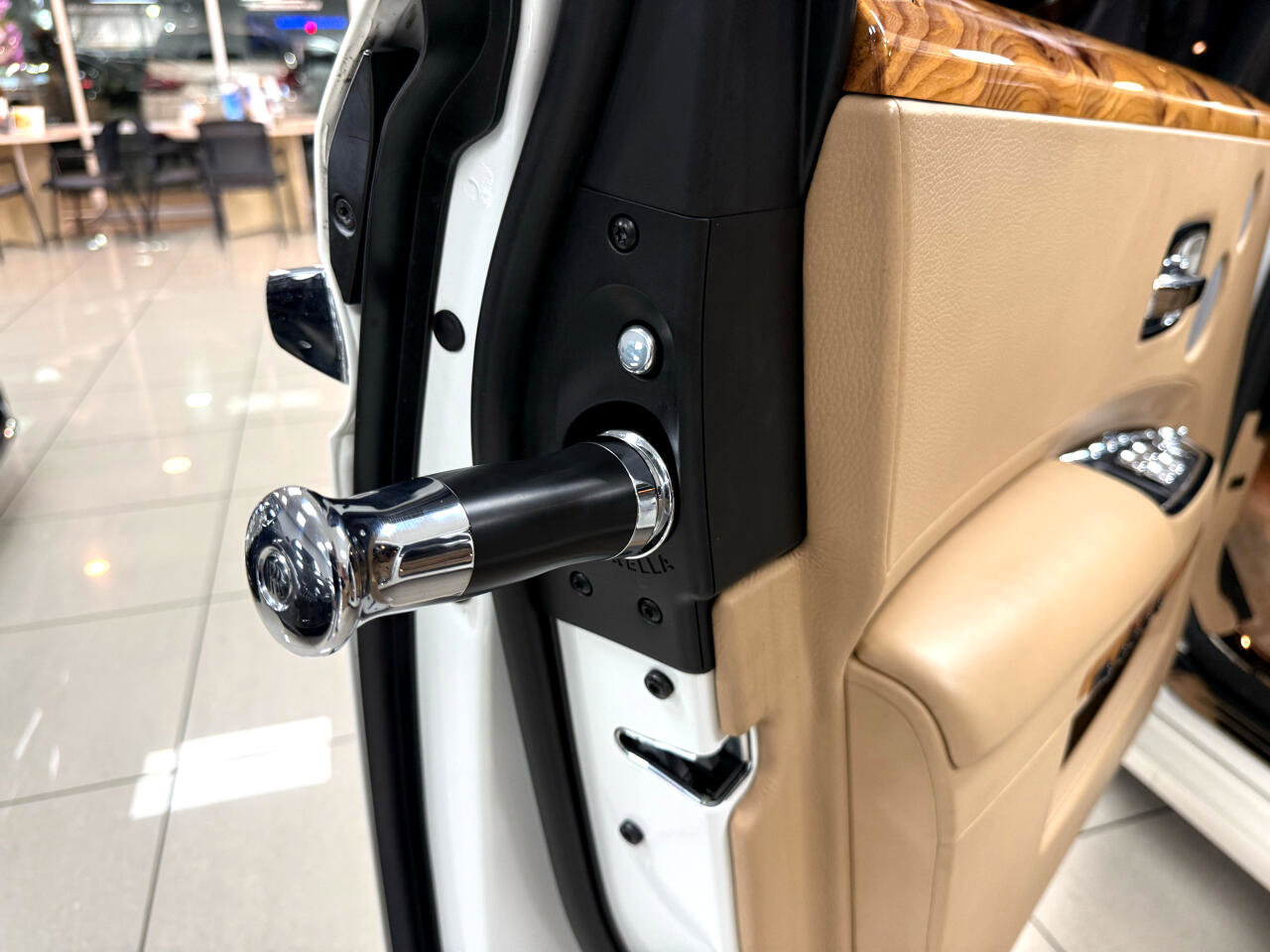 Used 2011 Rolls-Royce Ghost image 35