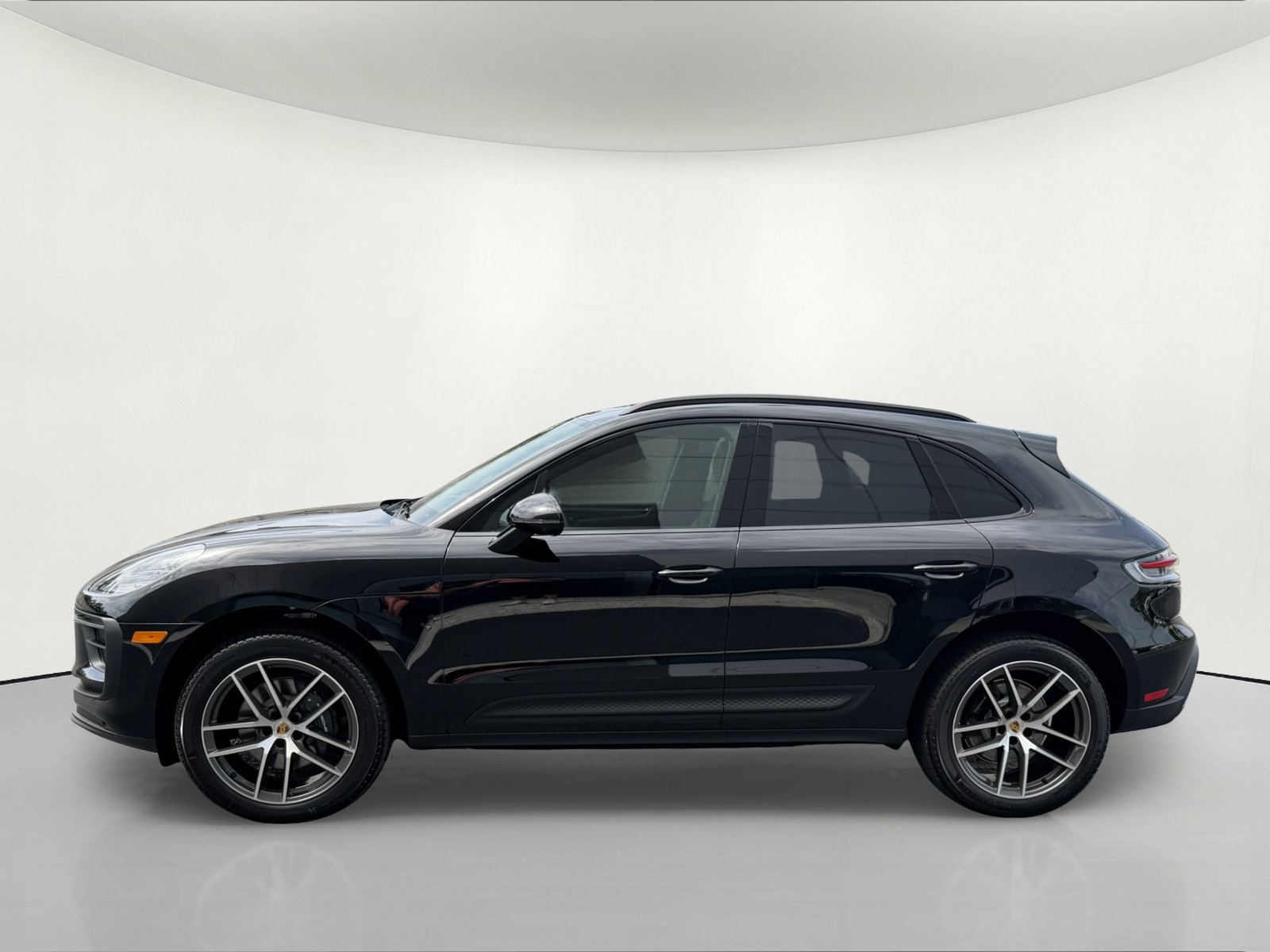 New 2026 Porsche Macan AWD/4WD image 2