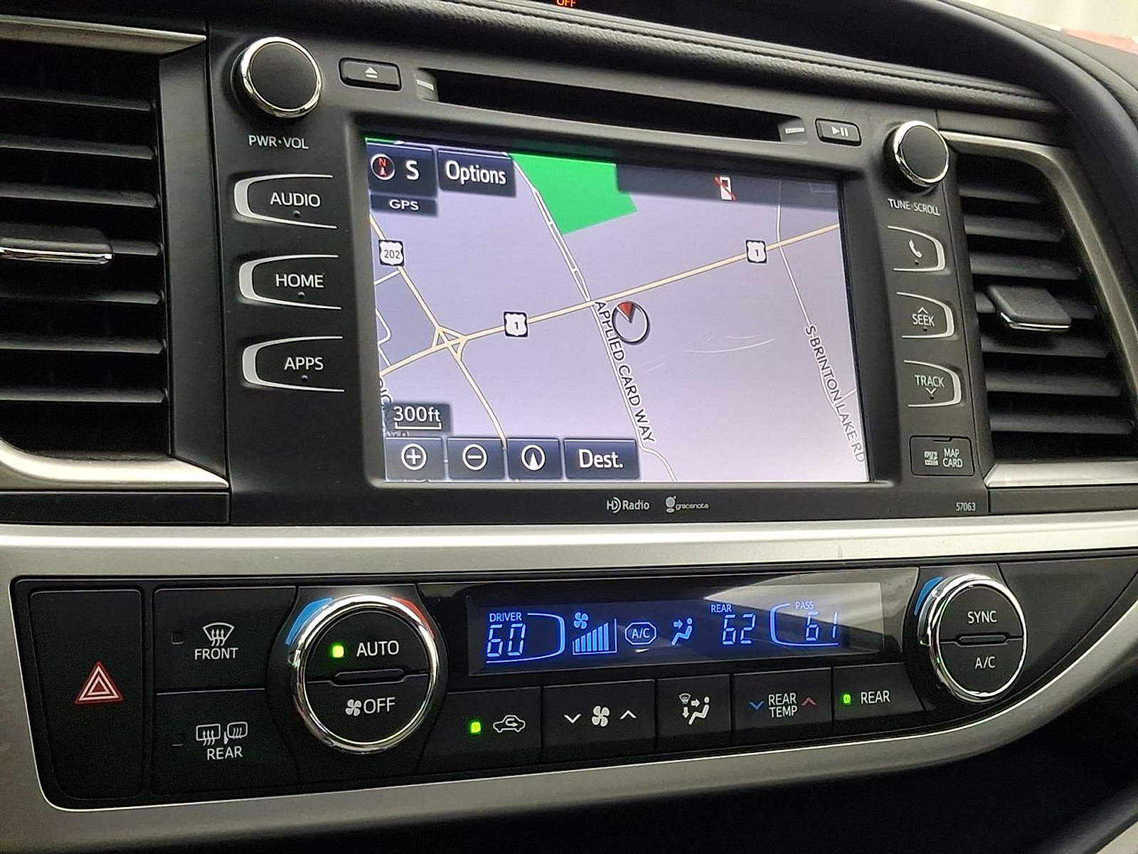 Used 2015 Toyota Highlander XLE AWD/4WD image 17
