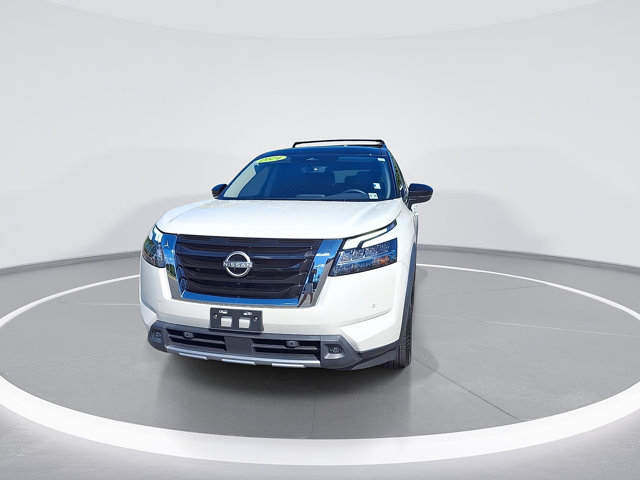 Used 2024 Nissan Pathfinder SL AWD/4WD image 3