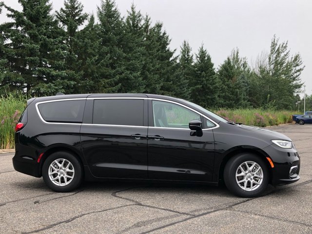 Used 2024 Chrysler Pacifica Touring-L image 20