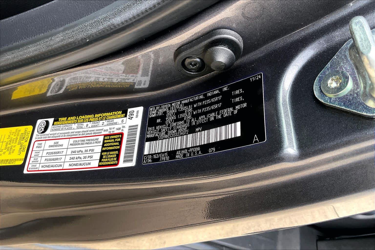 Used 2025 Toyota Sienna XLE FWD image 33