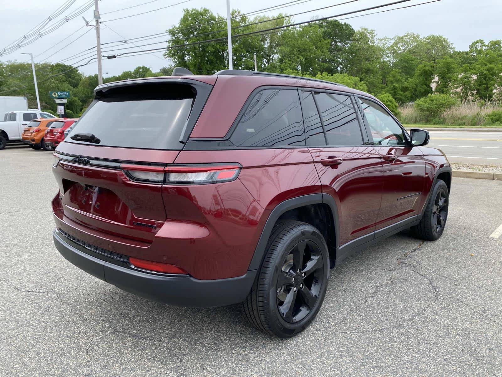 Certified 2023 Jeep Grand Cherokee Limited w/ Black Appearance Package AWD/4WD image 3