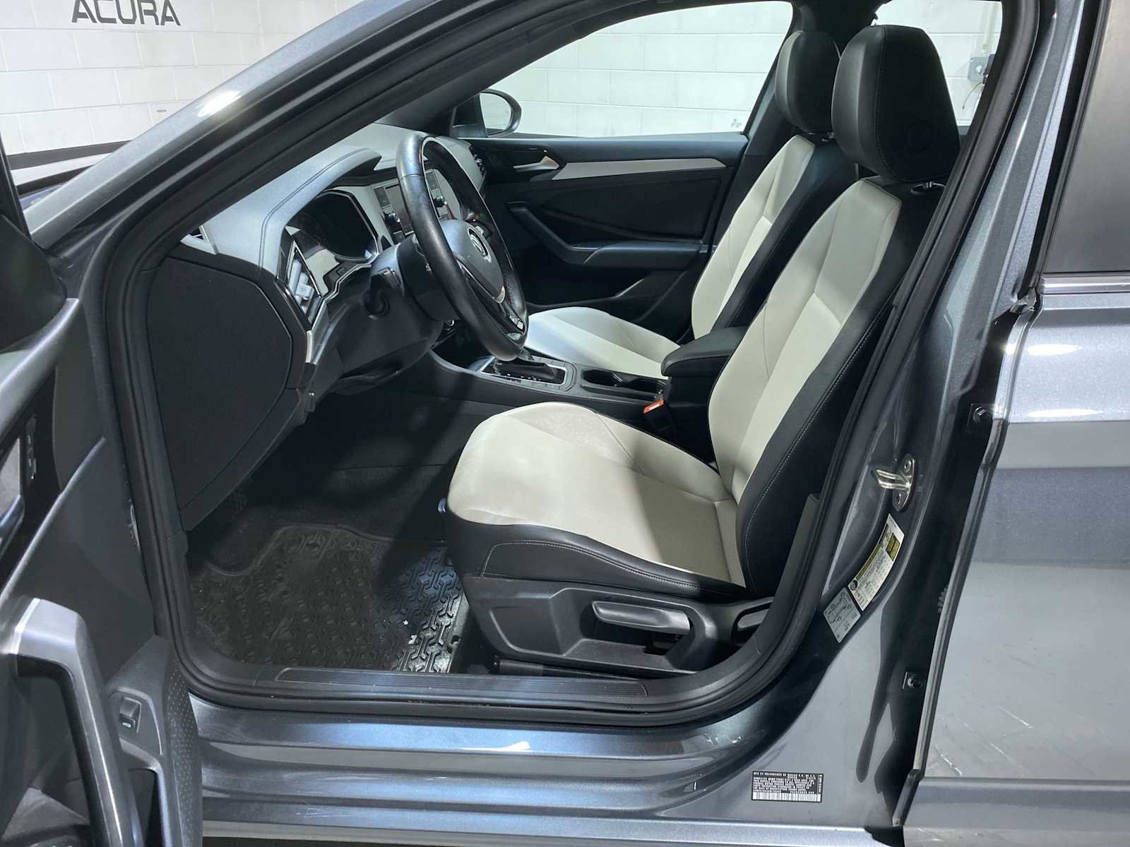 Used 2019 Volkswagen Jetta R-Line w/ R-Line Cold Weather Package FWD image 2