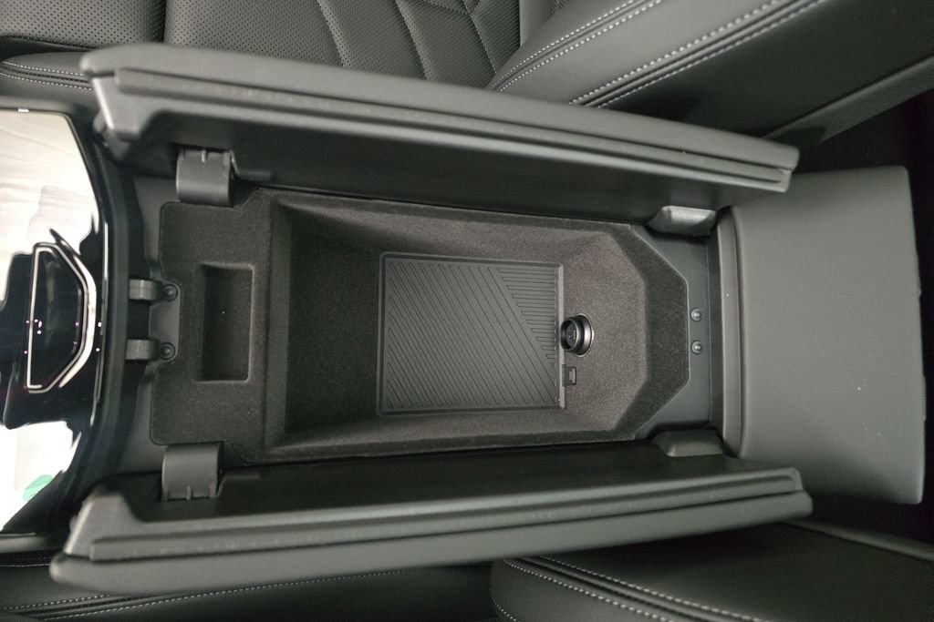 New 2027 BMW 550e xDrive AWD/4WD image 23