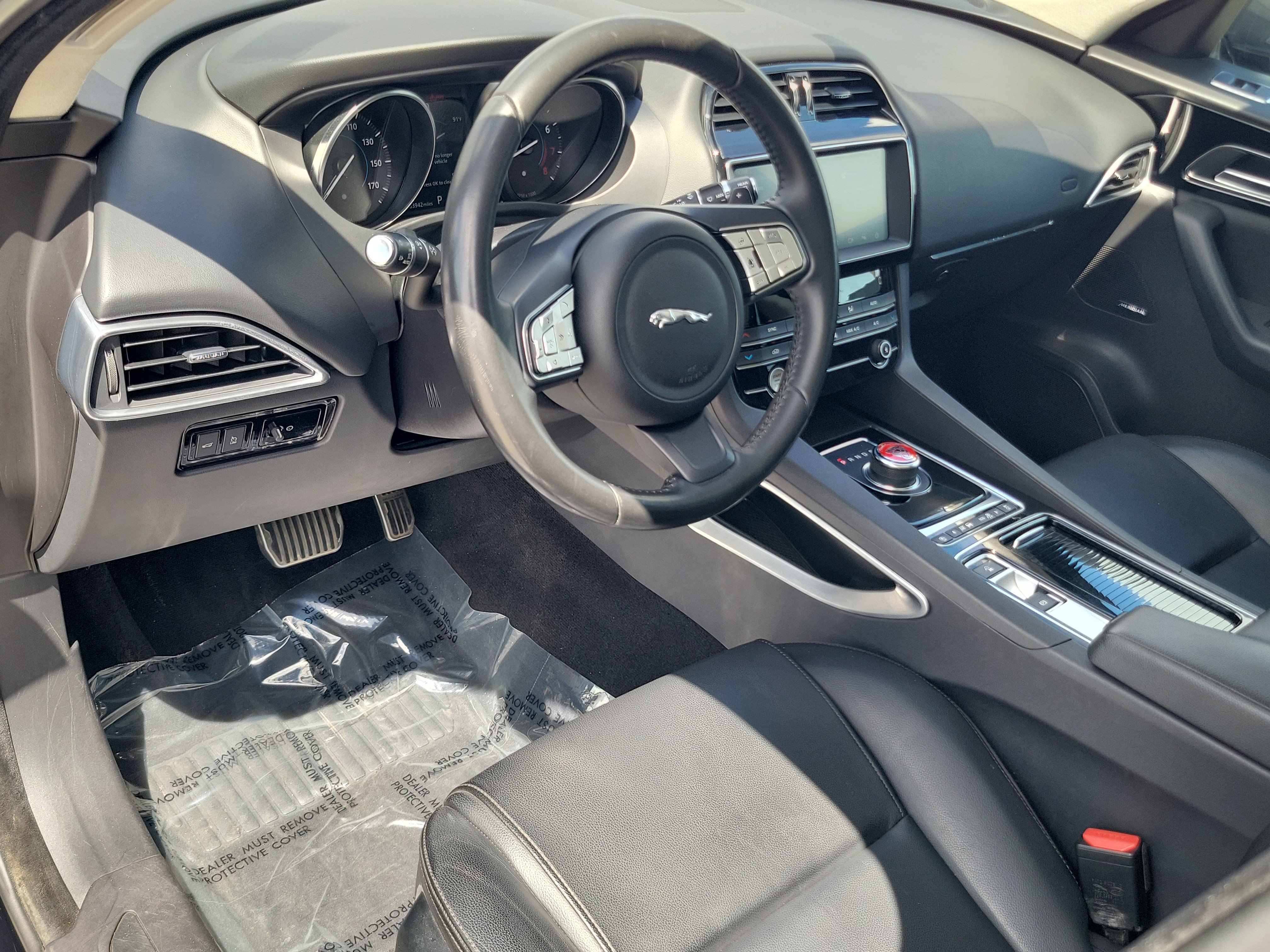 Used 2019 Jaguar F-PACE AWD/4WD image 9