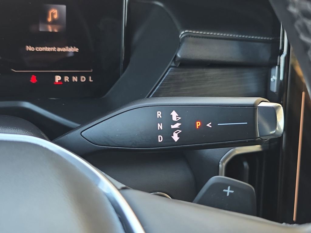 Used 2025 GMC Acadia Elevation image 16