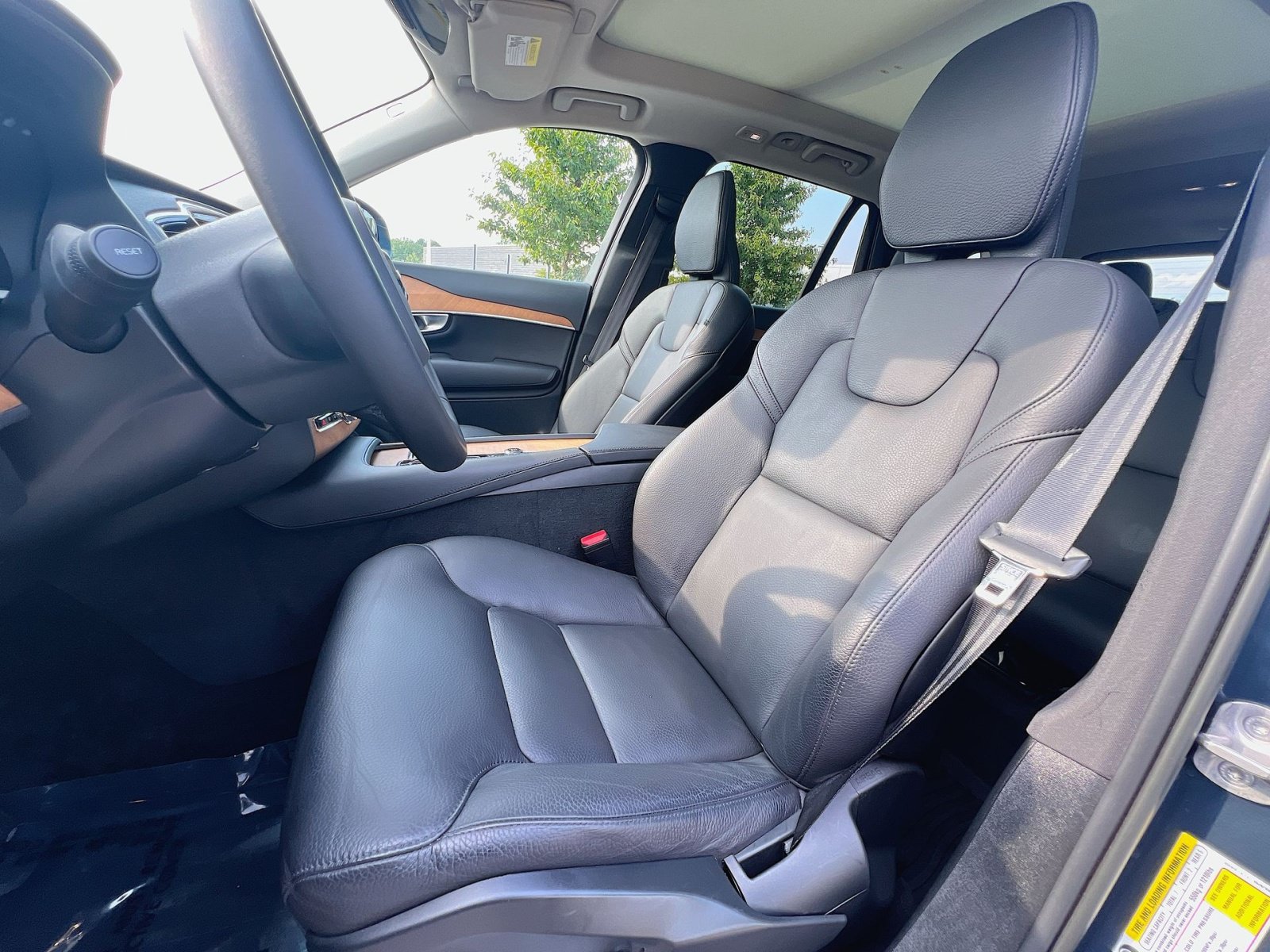 Certified 2023 Volvo XC90 B5 Plus w/ Protection Package Premier AWD/4WD image 13