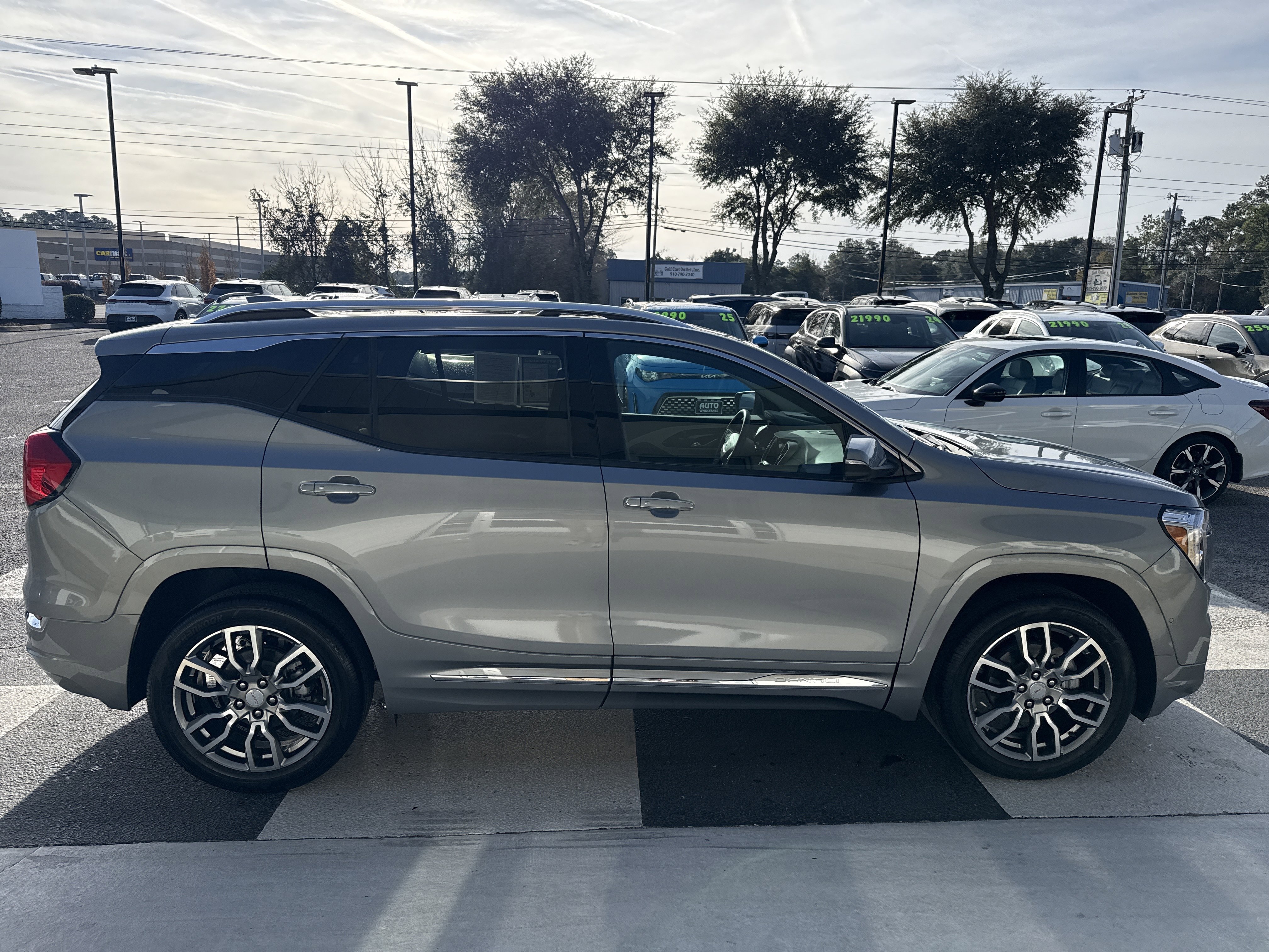 Used 2024 GMC Terrain Denali w/ Denali Premium Package image 3