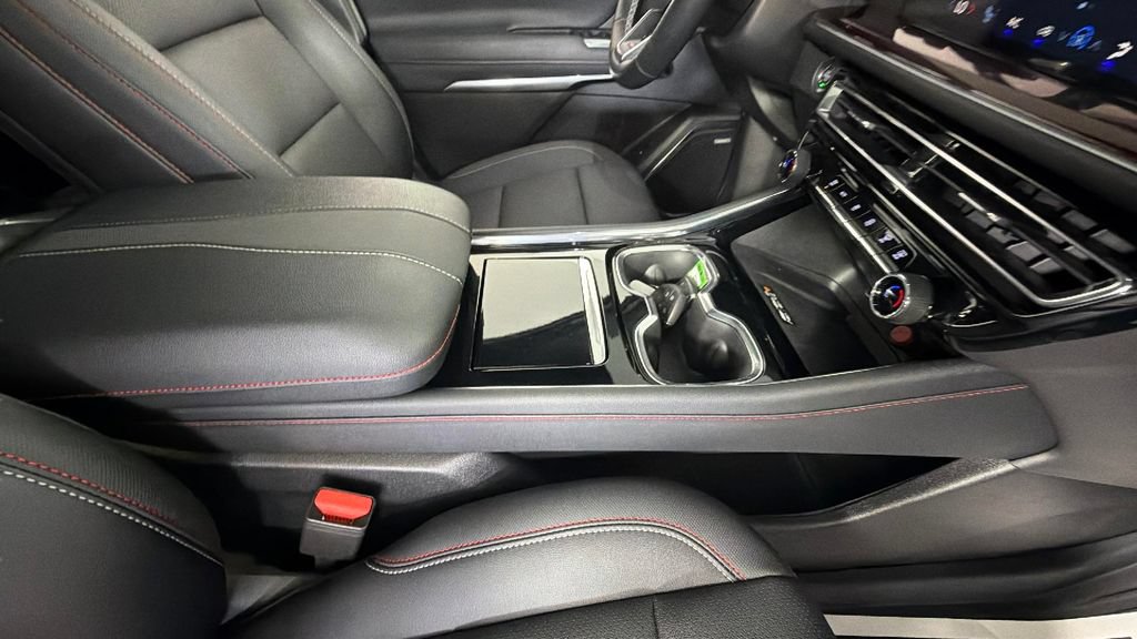 Certified 2025 Chevrolet Traverse Z71 w/ Enhanced Driving Package AWD/4WD image 40