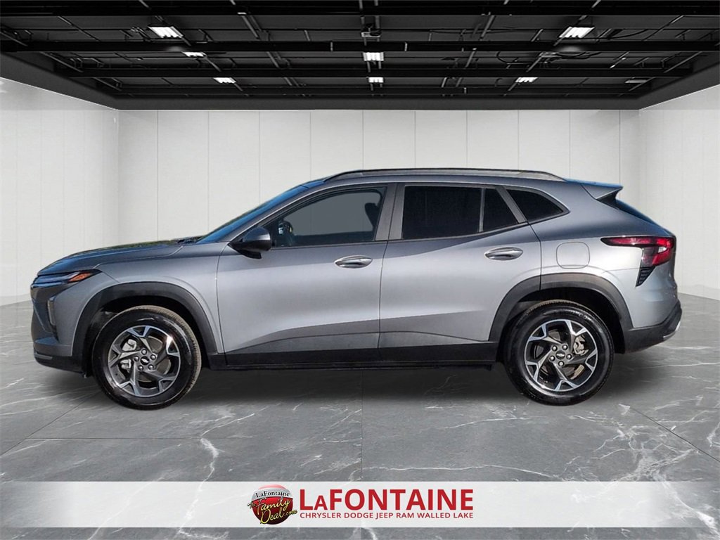 Used 2024 Chevrolet Trax LT w/ Driver Confidence Package image 5