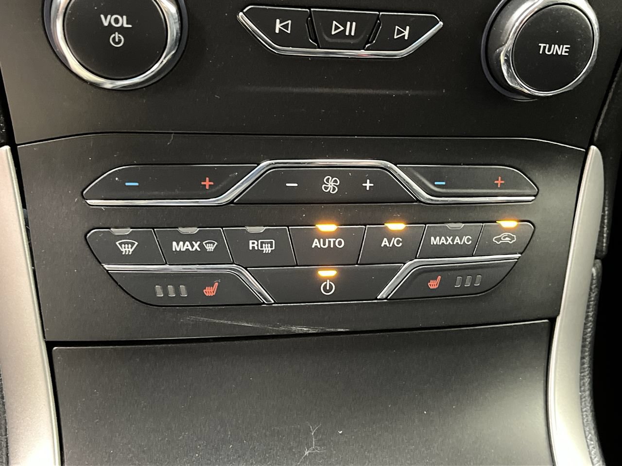 Used 2019 Ford Edge SEL w/ Cold Weather Package AWD/4WD image 22