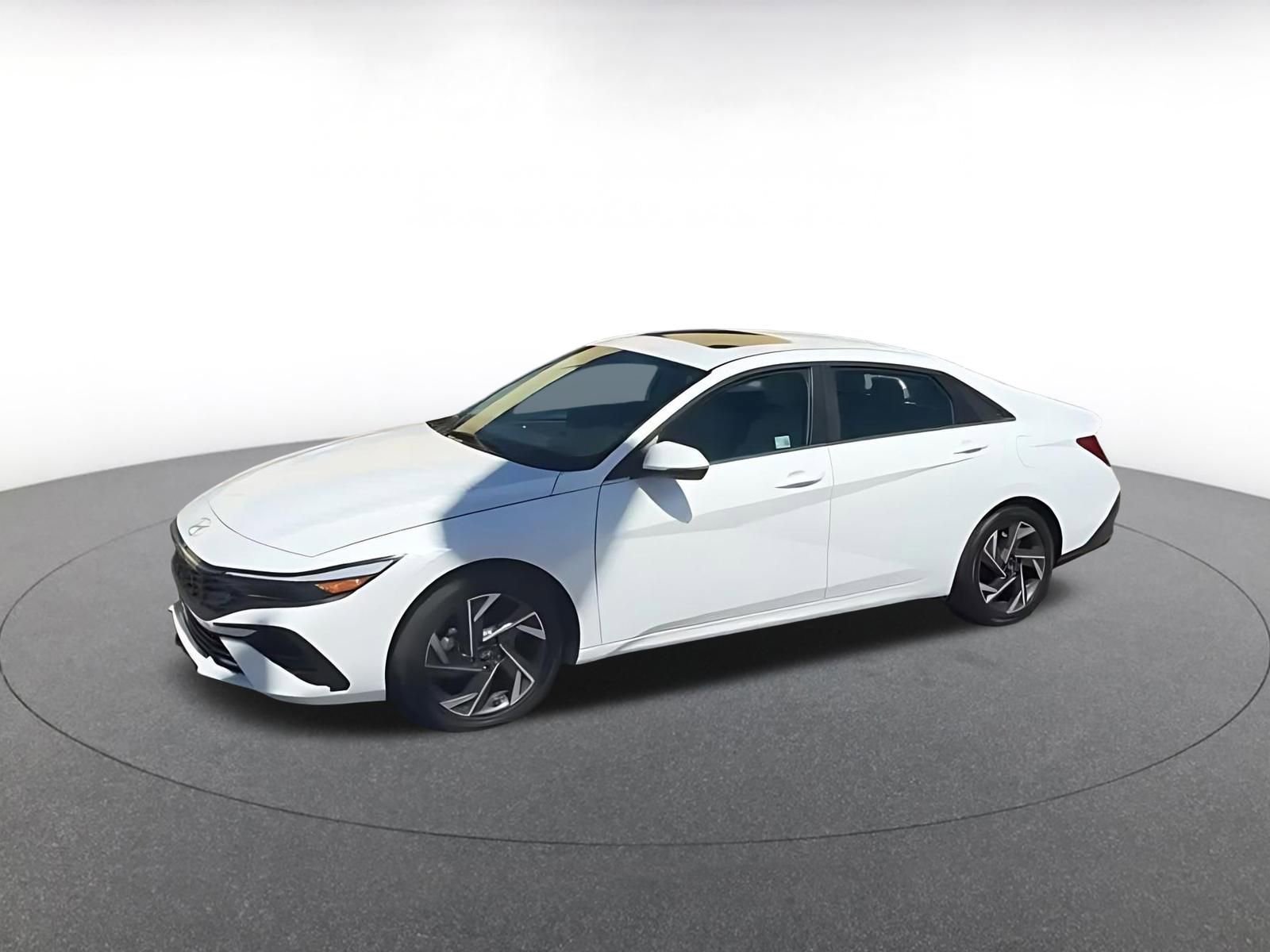 Used 2025 Hyundai Elantra Limited image 7