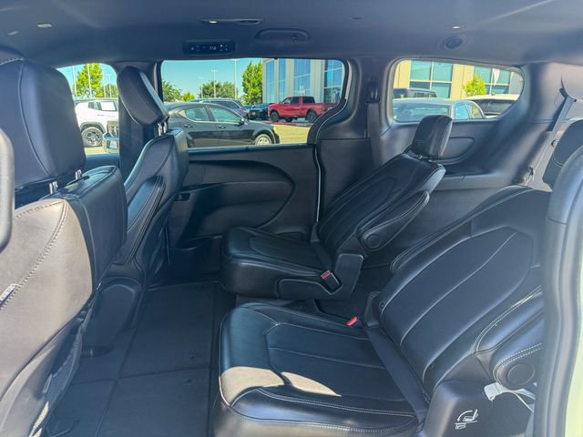 Used 2025 Chrysler Pacifica Select FWD image 23