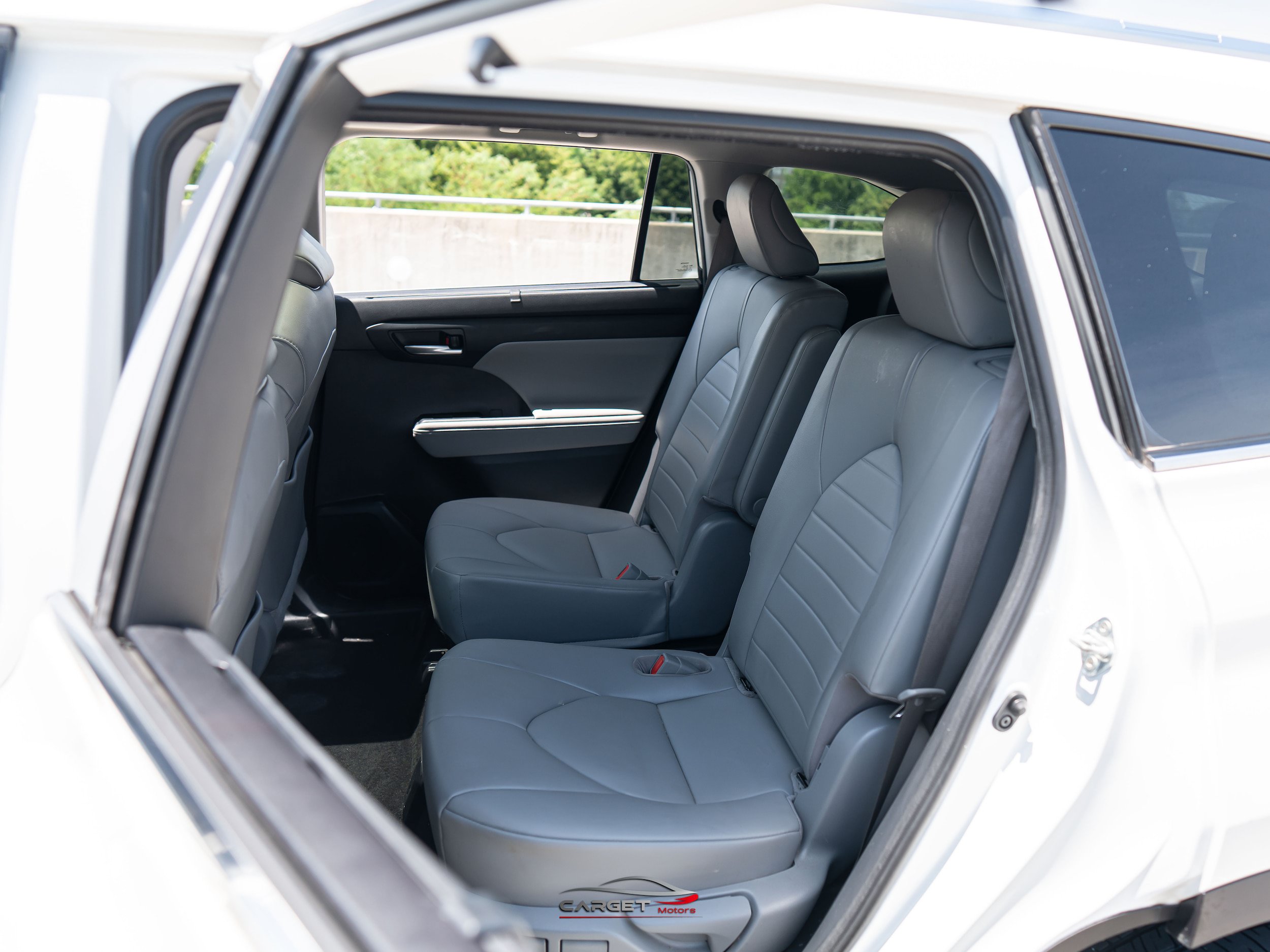 Used 2021 Toyota Highlander XLE AWD/4WD image 21