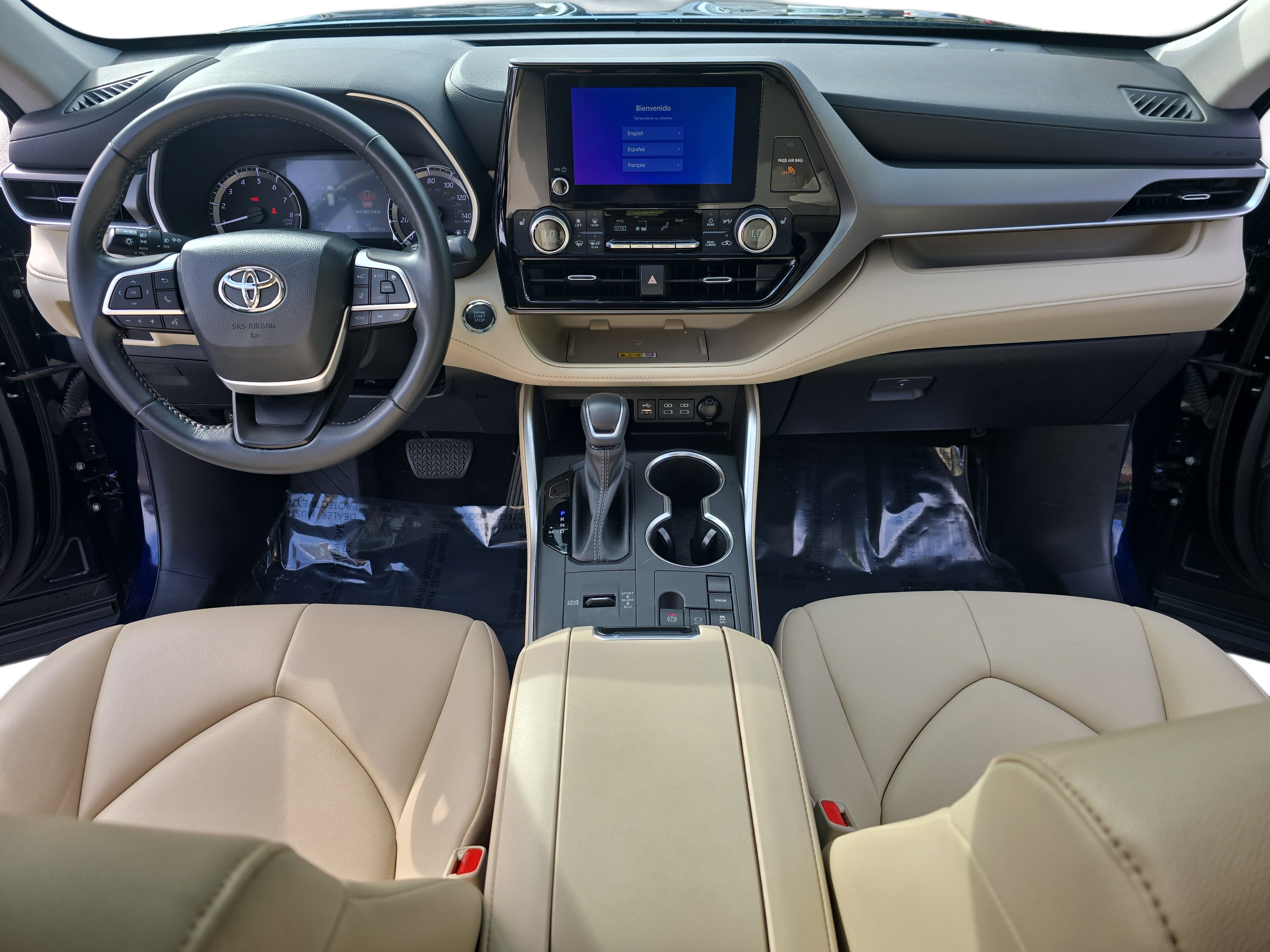 Used 2023 Toyota Highlander XLE image 9