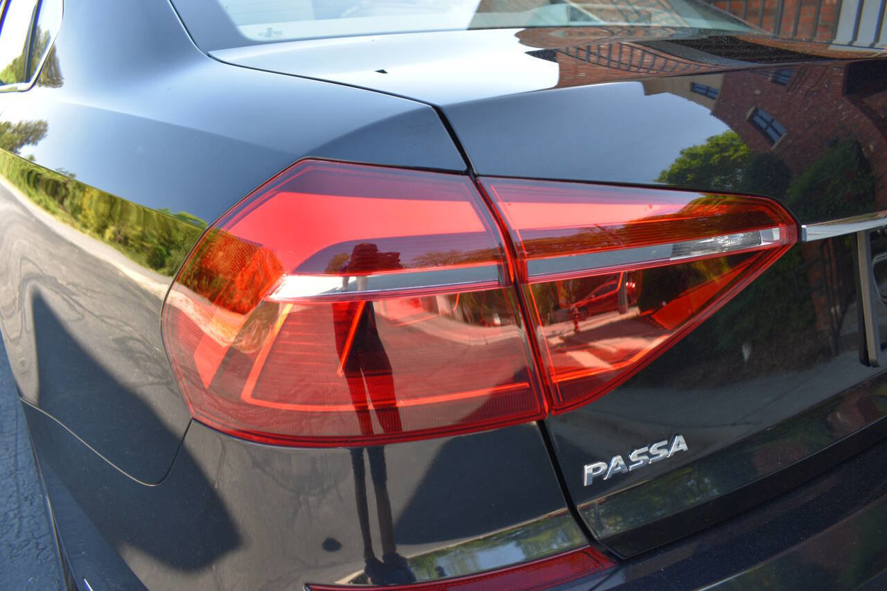 Used 2017 Volkswagen Passat 1.8T R-Line FWD image 35