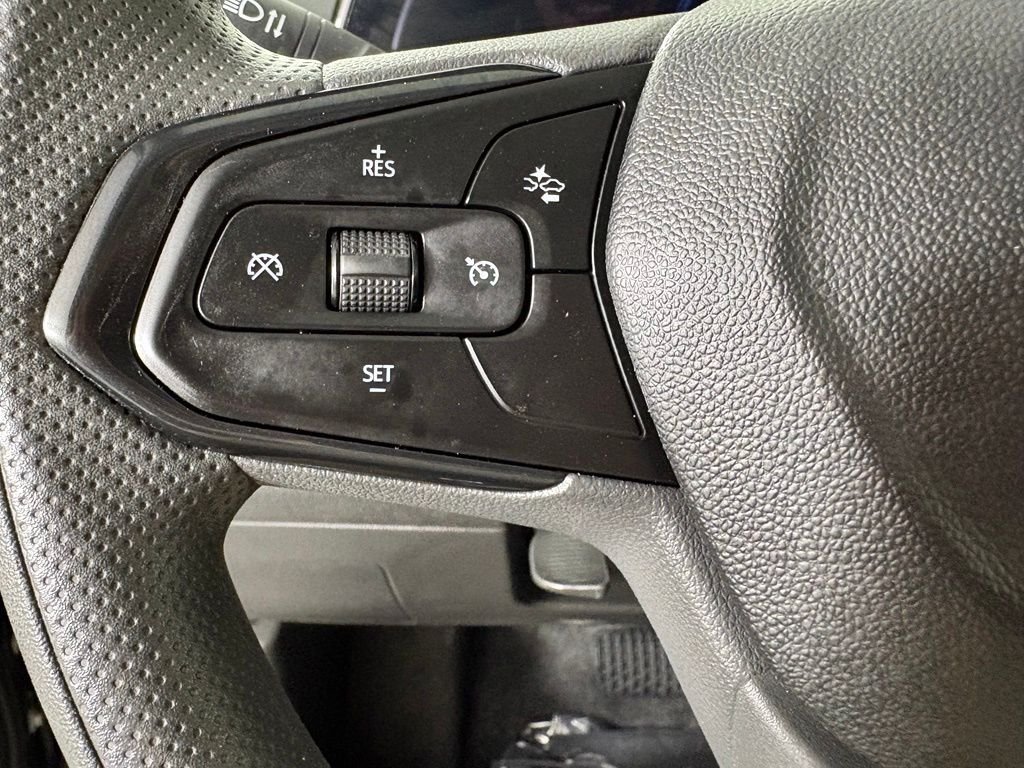 Used 2025 Chevrolet Trax LT FWD image 24