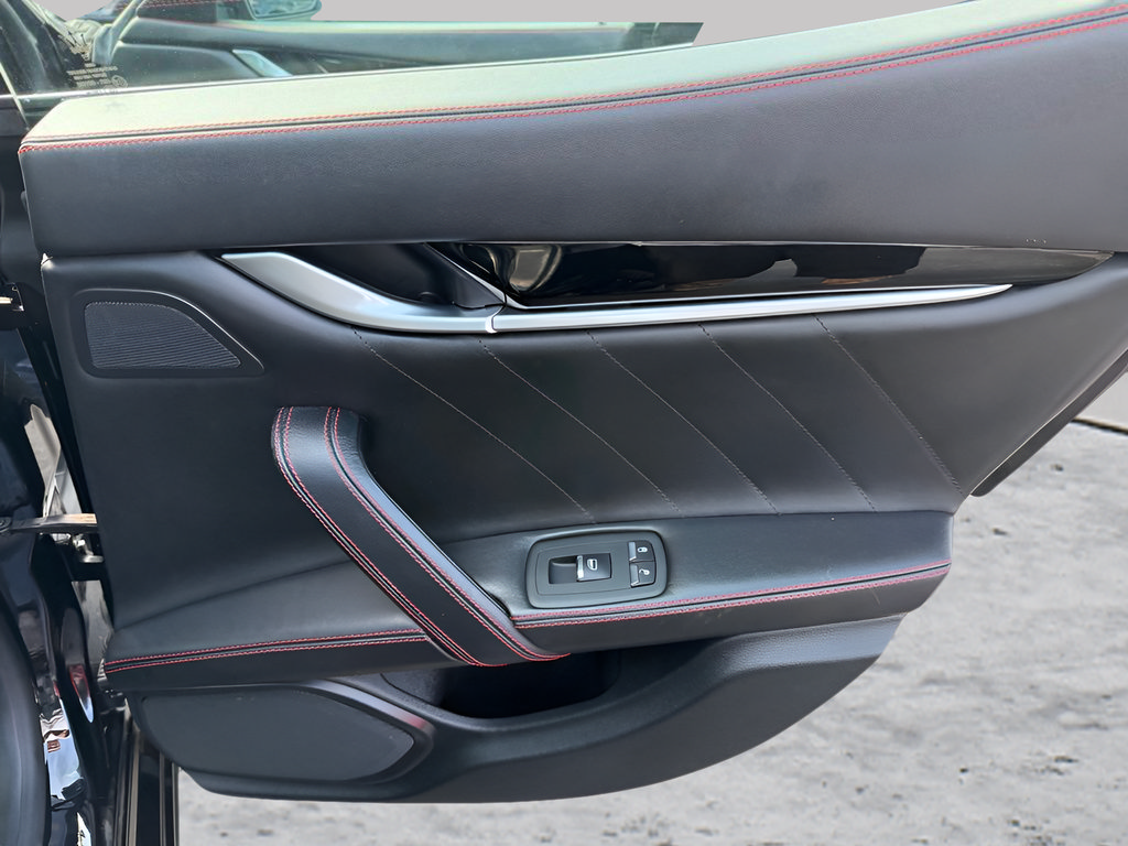 Used 2021 Maserati Ghibli RWD image 23