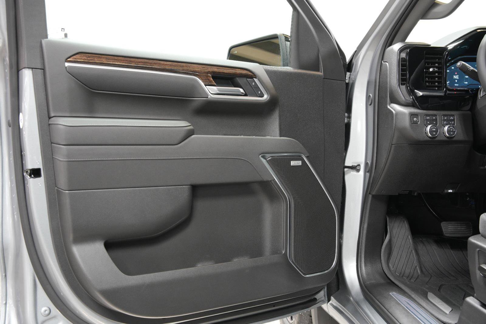 New 2025 GMC Sierra 1500 Elevation image 21