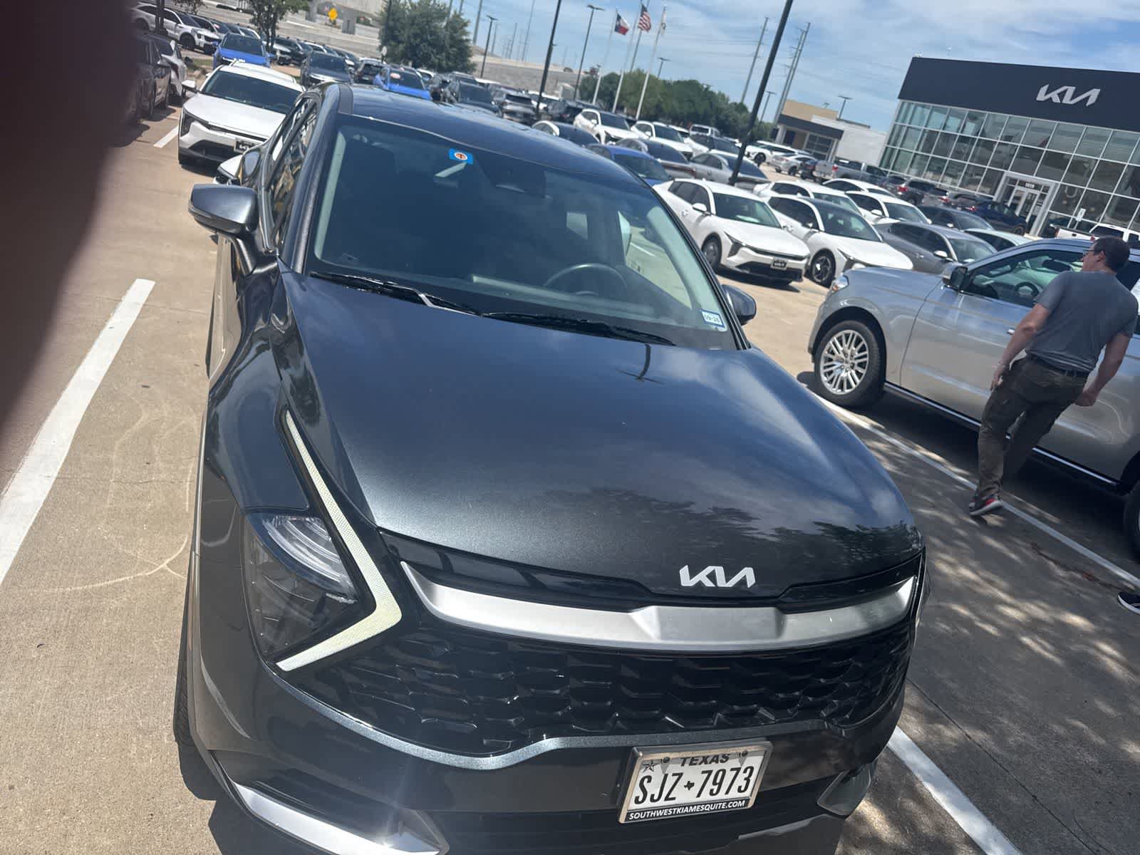 Used 2023 Kia Sportage EX FWD image 2