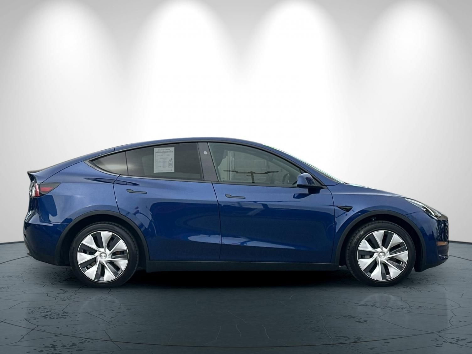 Used 2024 Tesla Model Y Long Range AWD/4WD image 3