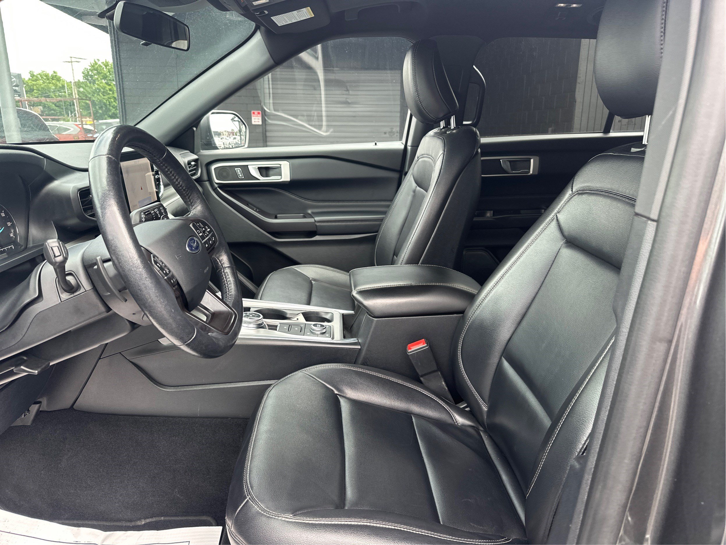 Used 2020 Ford Explorer XLT w/ Equipment Group 202A AWD/4WD image 9