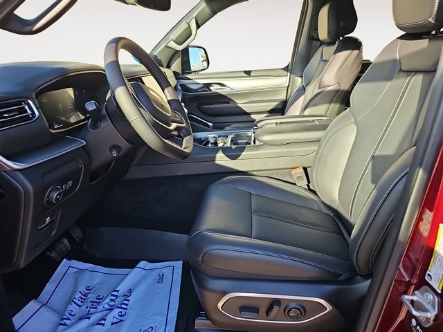New 2025 Jeep Wagoneer L Series II image 9