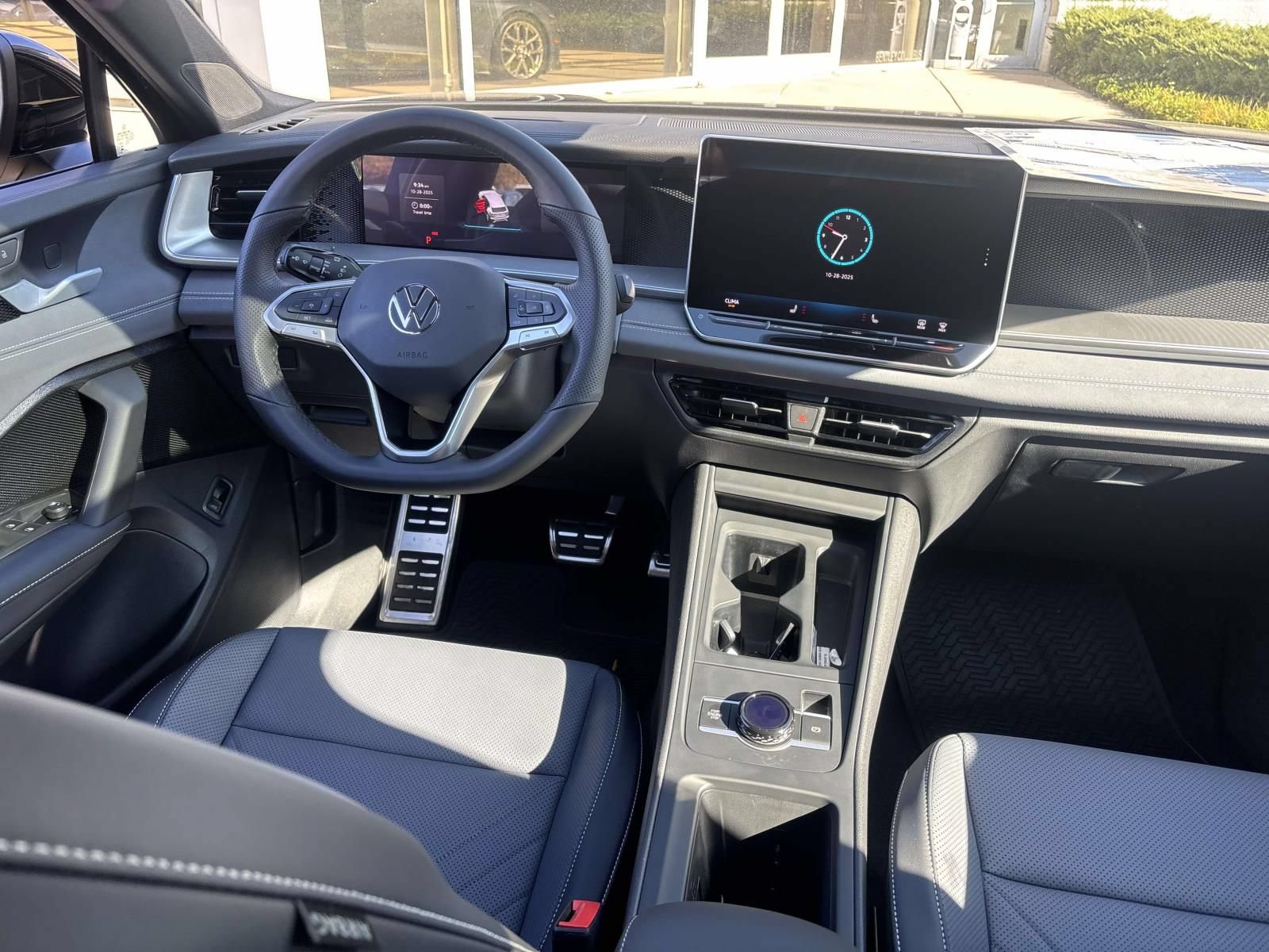 New 2026 Volkswagen Tiguan SE R-Line AWD/4WD image 31