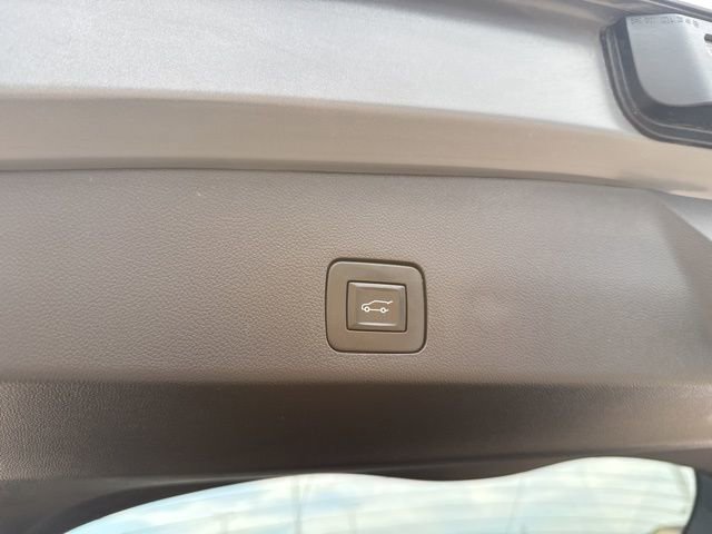 Used 2022 Buick Encore GX Essence w/ Experience Buick Package image 42