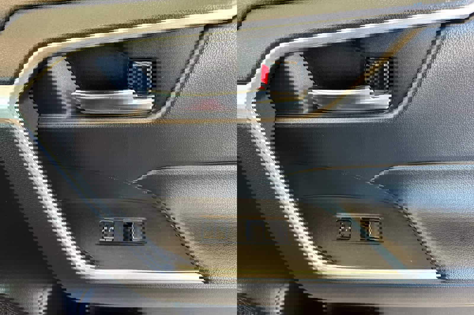 Used 2022 Toyota RAV4 XLE image 19