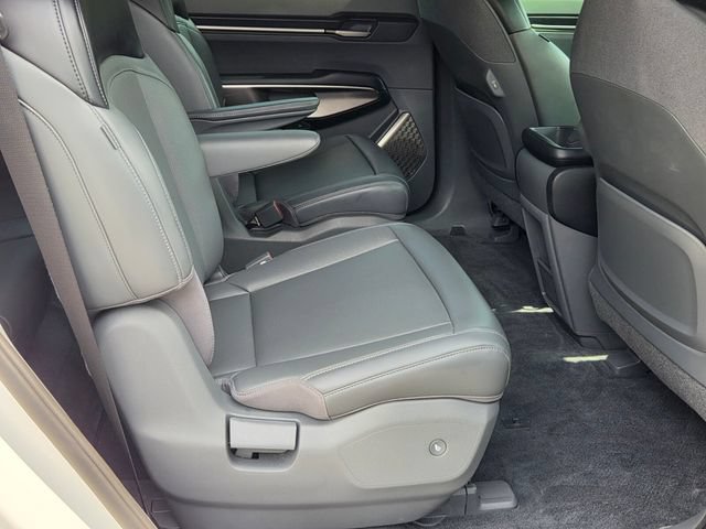 Used 2024 Kia EV9 Light Long Range RWD image 16