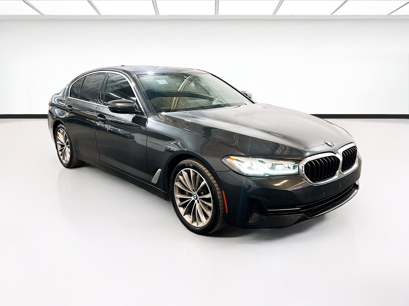 Used 2022 BMW 530i w/ Convenience Package RWD image 3