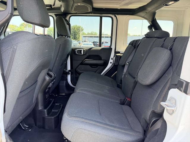Used 2024 Jeep Wrangler Unlimited Sahara AWD/4WD image 13