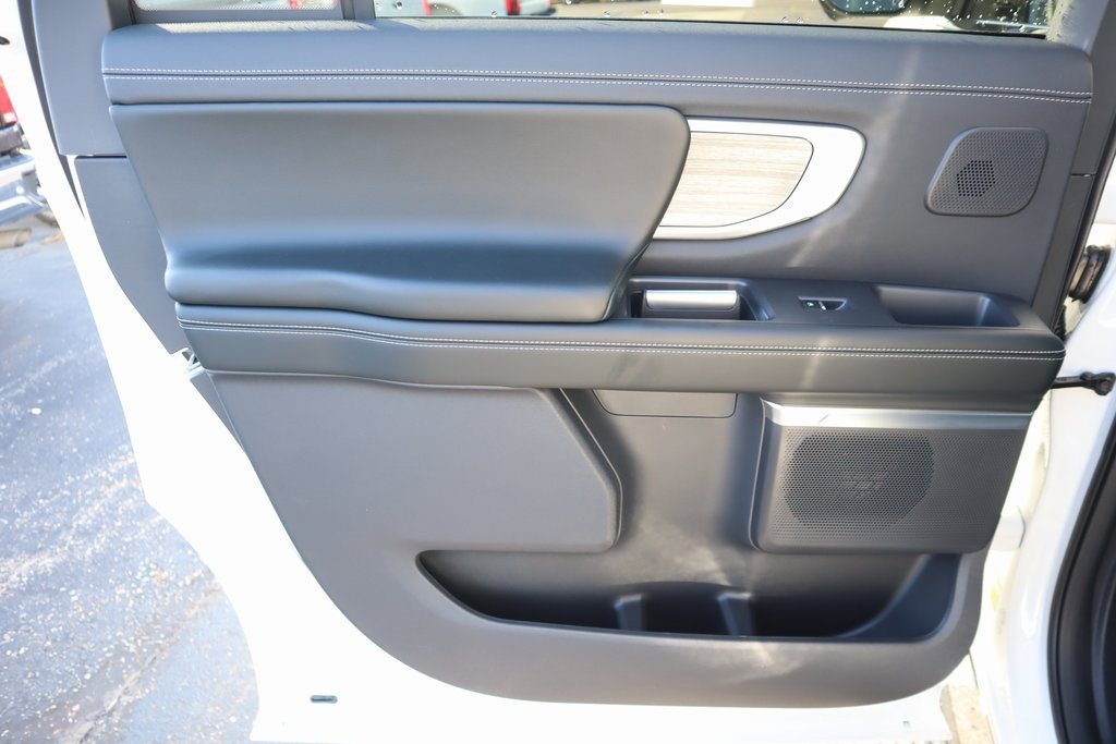 New 2025 Ford Expedition Max Platinum w/ Driver's Package image 19