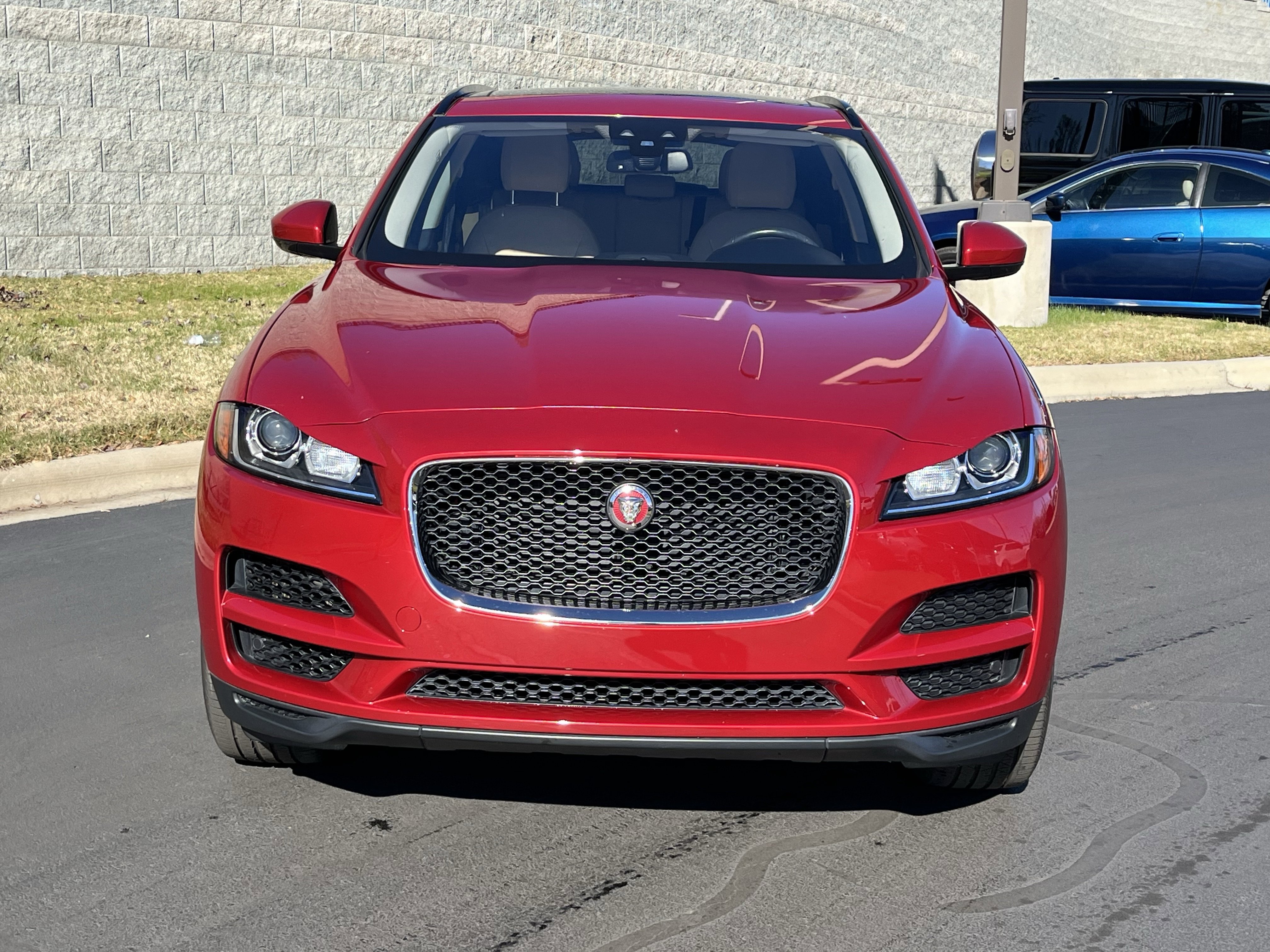 Used 2018 Jaguar F-PACE Premium image 11