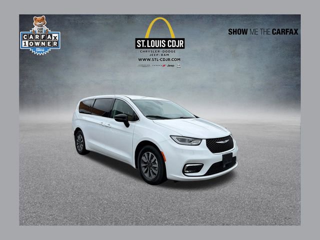 Used 2024 Chrysler Pacifica Select
