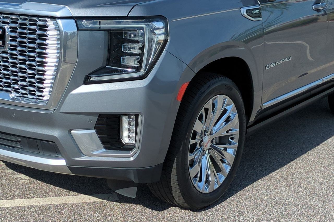 Used 2021 GMC Yukon Denali w/ Denali Premium Package RWD image 10