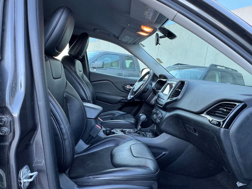 Used 2019 Jeep Cherokee Altitude image 21